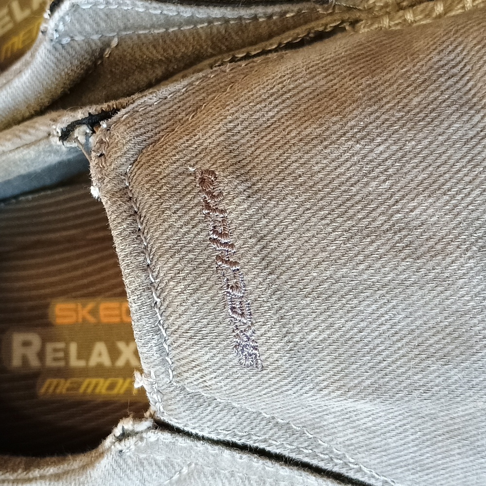 Skechers Relaxed Fit Memory Foam shoes size 7.5 - Picture 3 of 10